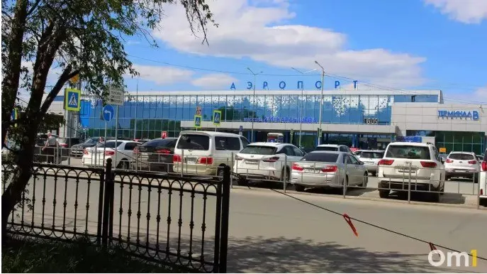 Пассажиры столкнулись с изменениями в утреннем расписании: часть вылетов перенесена, часть отменена. Перед поездкой рекомендуется проверять актуальные данные у авиакомпаний.
