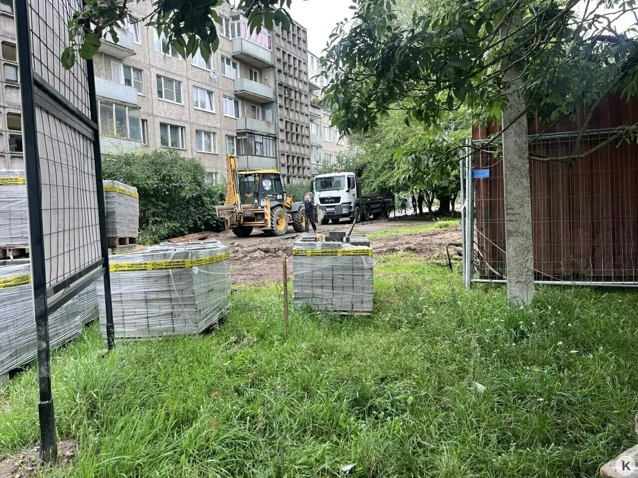 В 2026 году в перечень благоустройства вошли восемь территорий; работы ведутся на 18 многоквартирных домах. Общая стоимость проектов — 148 млн рублей: 136,1 млн — средства городского бюджета, 11,9 млн — деньги собственников.