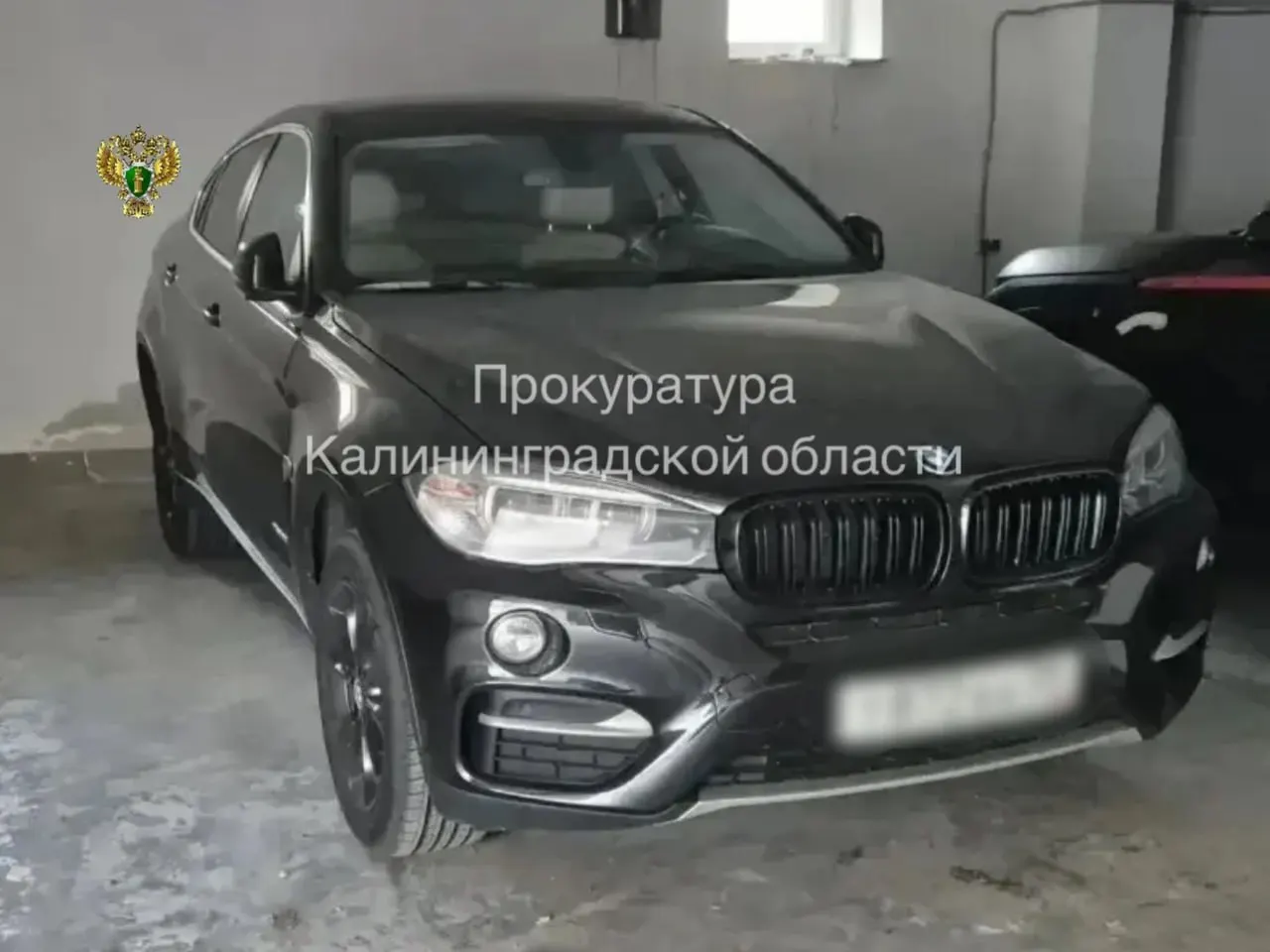 Прокуратура через суд добилась конфискации квартиры и двух парковочных мест, которые оказались оформлены на третьих лиц.
