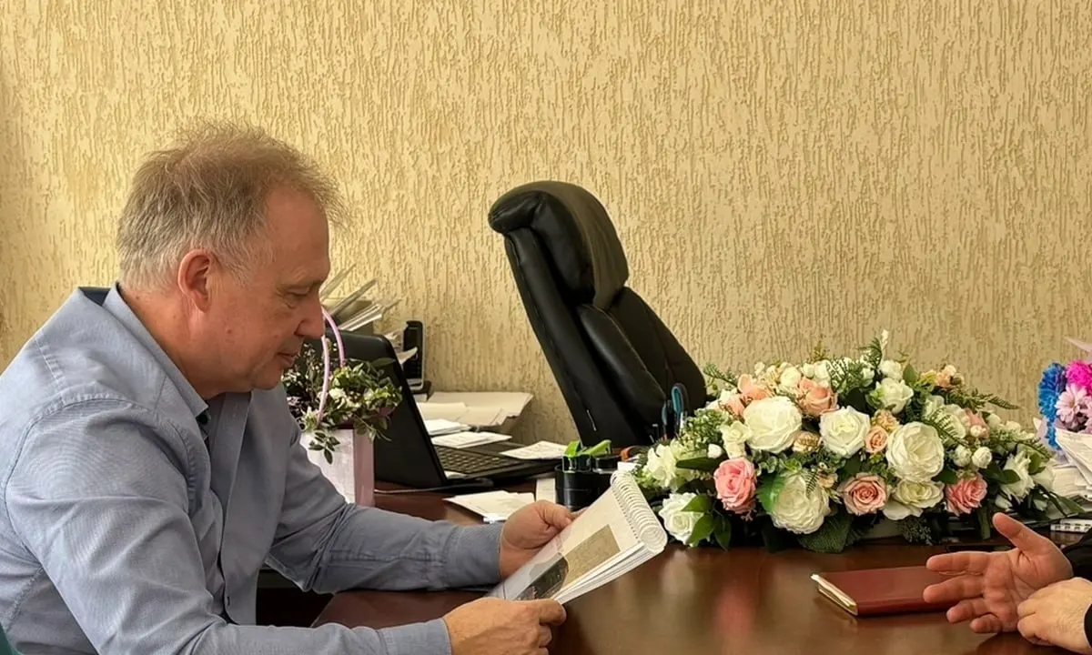 Директор госкомпании Карелфарм уволен по причине утраты доверия после выявления конфликта интересов: контракты на закупку лекарств на сумму свыше 63 млн рублей заключались через супругу руководителя. Всего заключено 14 контрактов.