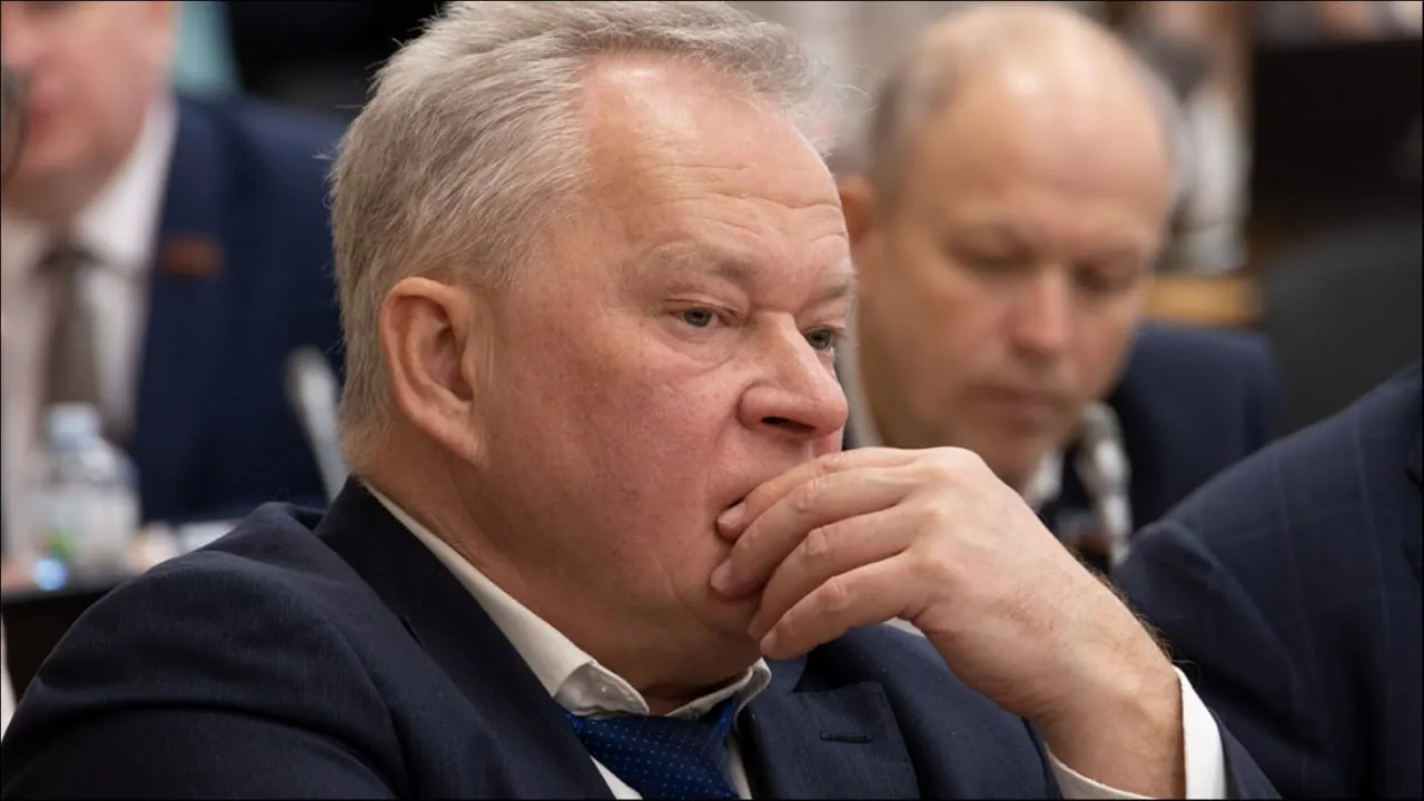 Лидер мурманского отделения СРЗП объяснил поражение на выборах в Мурманской области, указав на манипуляции со списками, низкую явку и влияние внешних факторов, а также сделал резкие замечания в адрес электората.