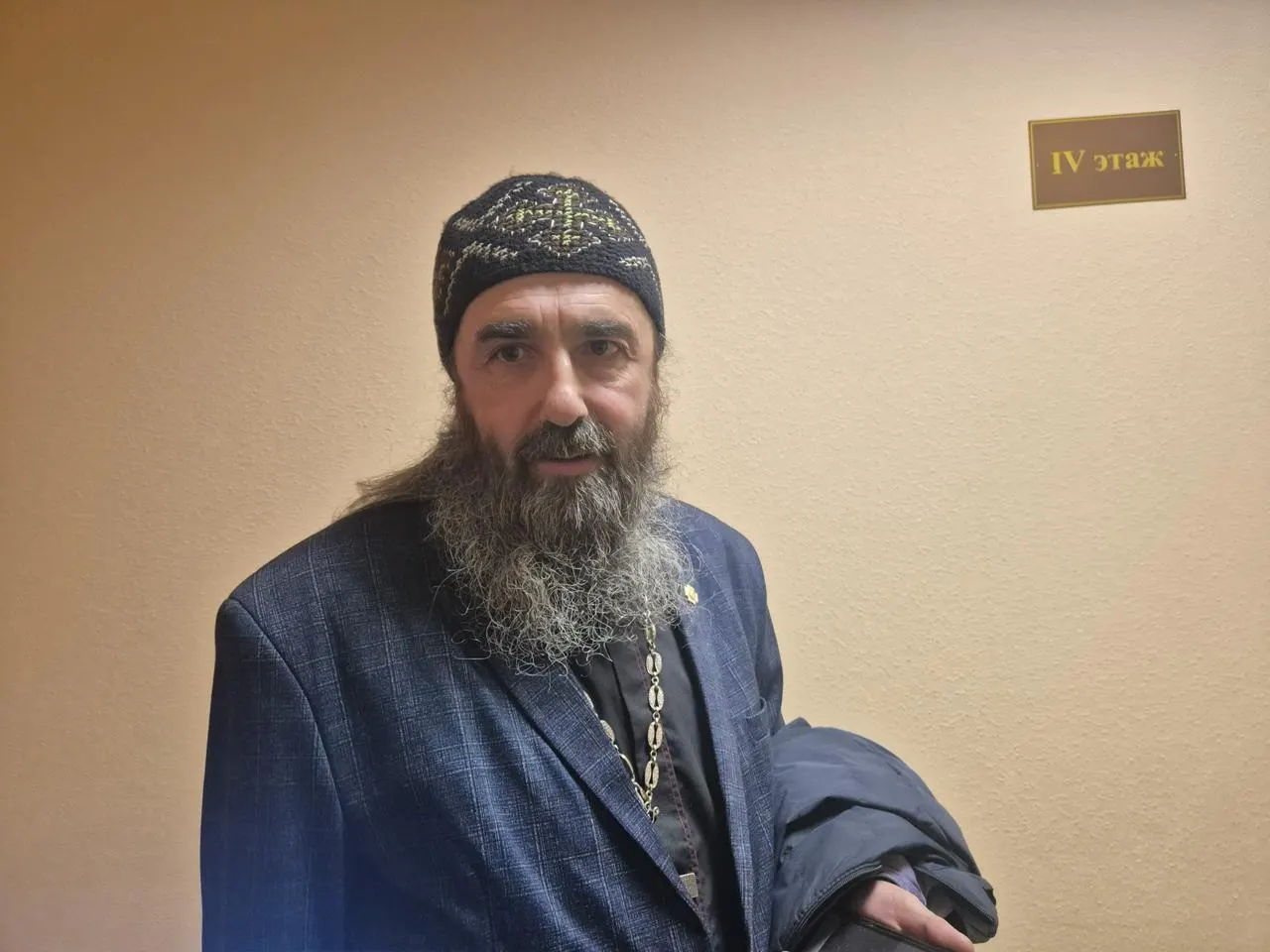 За участие в деятельности признанной нежелательной организации священнику и правозащитнику Григорию Михнову-Вайтенко назначили штраф в 5 тысяч рублей; ранее он получал штрафы за репост и дискредитацию армии.