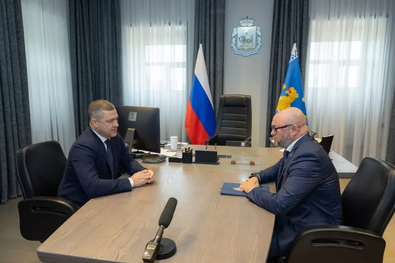 Станислав Стармолотов стал исполняющим обязанности главы Пскова до назначения нового руководителя. Ёлкин перешёл на пост спикера Законодательного собрания региона.
