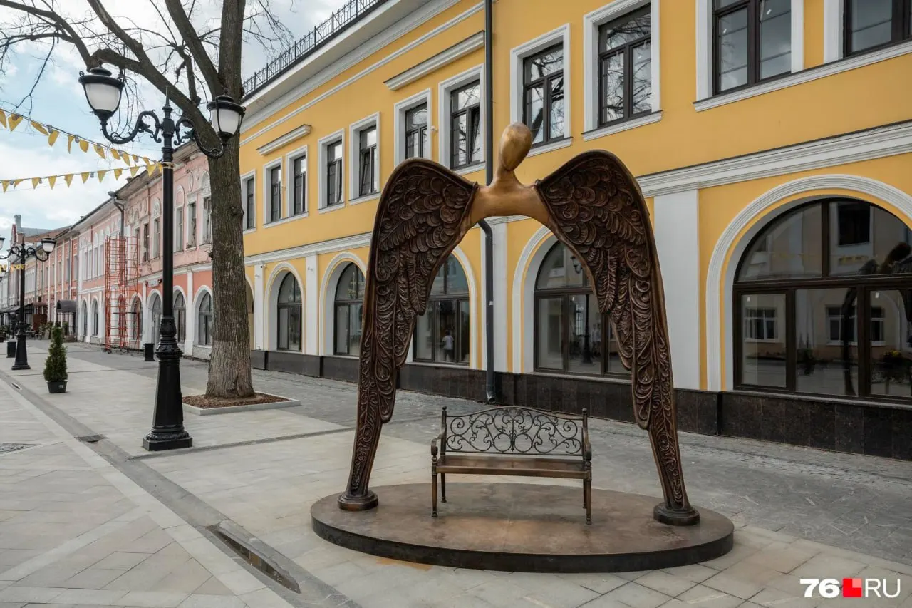 В Ярославле установлена скульптура «Ангел-хранитель» на улице Нахимсона в рамках проекта «Ангельский пояс России»; Ярославль стал начальной точкой маршрута.