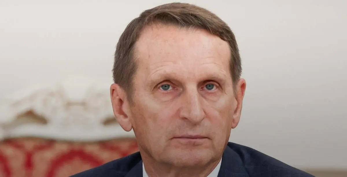 НАТО проводит учения, на которых отрабатывается блокировка Калининградской области; российские войска и Балтийский флот обещают защитить регион.
