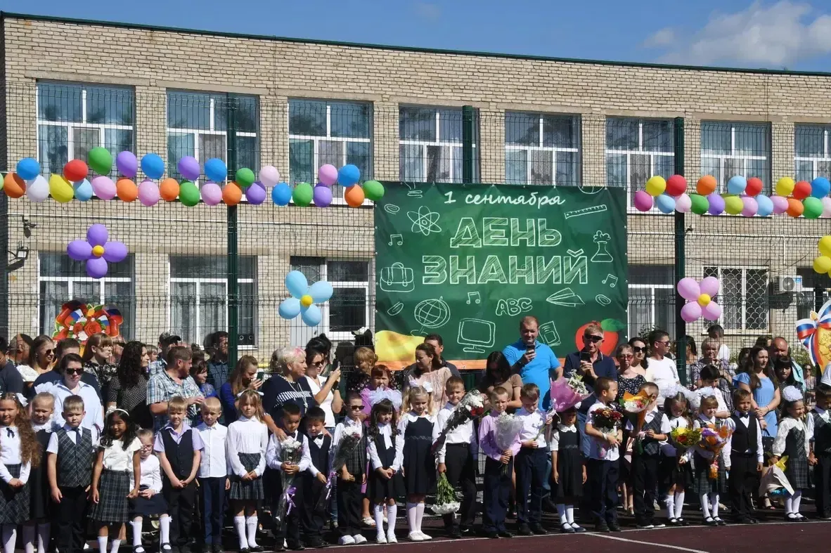 Анонимные сообщения о минировании поступали в девять регионов, вызвав частичные эвакуации, но волн не подтвердили. В Москве закрыли часть музеев, ситуация держится под контролем.