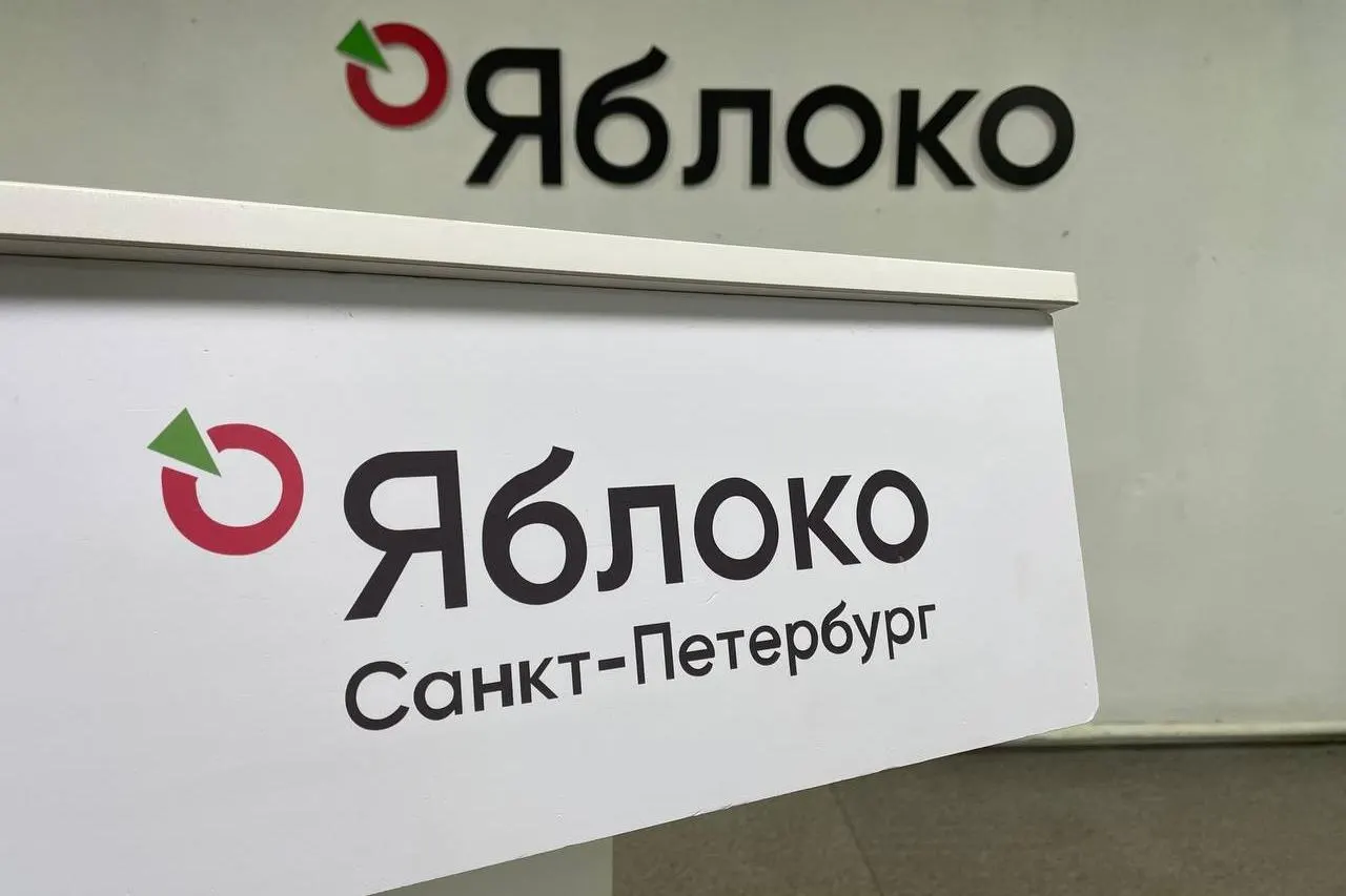 На трёх участках Петербурга в протоколах указано отсутствие голосов за кандидатов от партии «Яблоко», хотя некоторые избиратели утверждают иное. В материалах упоминаются кандидаты Михаил Буторин и Дмитрий Хорзов.