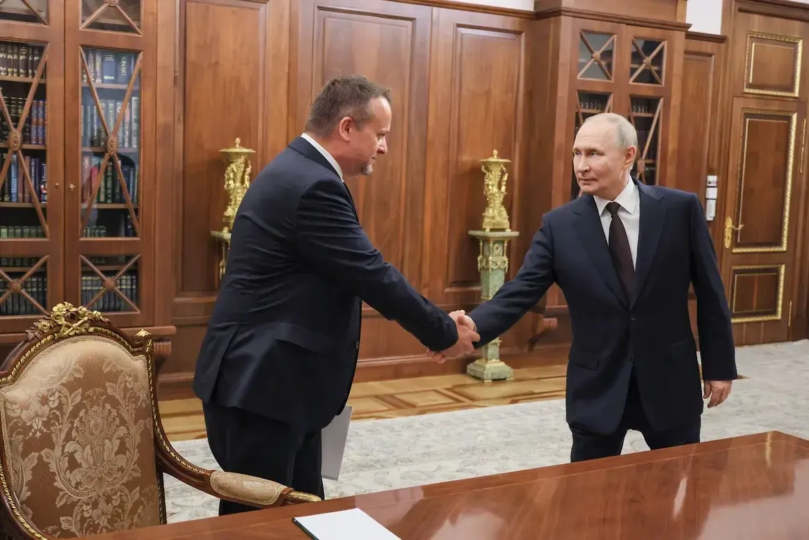 Кандидатура Андрея Никитина обсуждается как возможное замещение у руля Минтранса после ухода Савельева; решение может быть принято в ближайшее время, продолжая курс на развитие транспортной сферы.