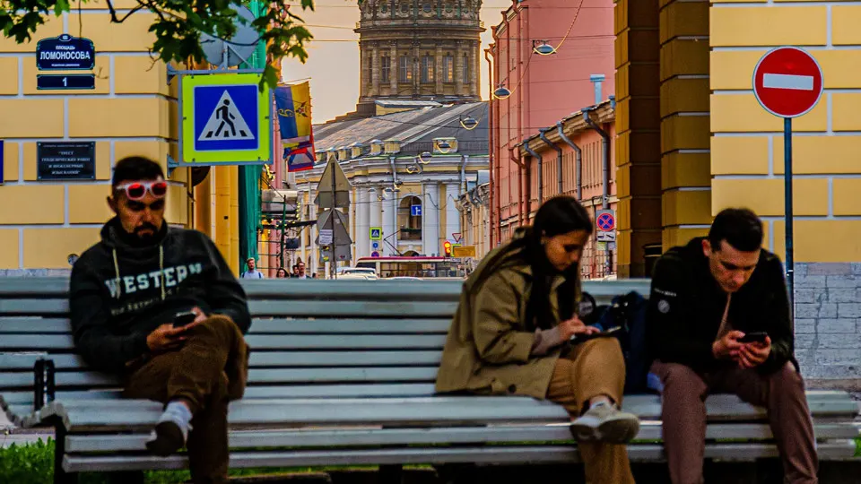 В день визита предполагаемого гостя жители Петербурга сообщают о перебоях в связи и заторах из‑за перекрытий улиц; ситуация будет обновляться по мере поступления новых данных.