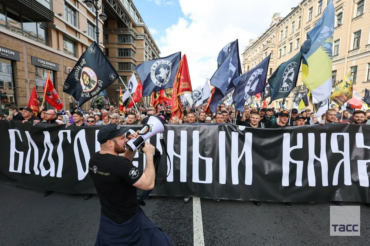 Крестные ходы с мощами князя Дмитрия Донского состоялись в Санкт-Петербурге и Москве; другая часть мощей была перенесена в Санкт-Петербург во время ежегодного крестного хода, а часть — в Ростов-на-Дону и мемориальный комплекс Саур-Могила на Донбассе.