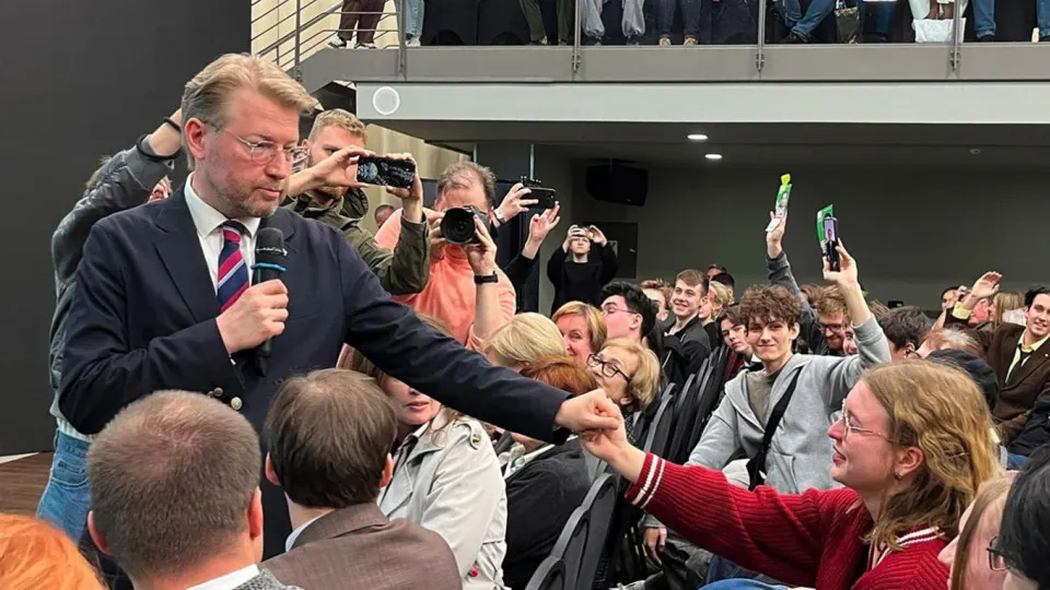 Лидер партии раскритиковал подход ФБК к голосованию; обсуждались призывы голосовать за любые партии кроме Единой России и шансы партии попасть в парламент, а также судебные дела членов.