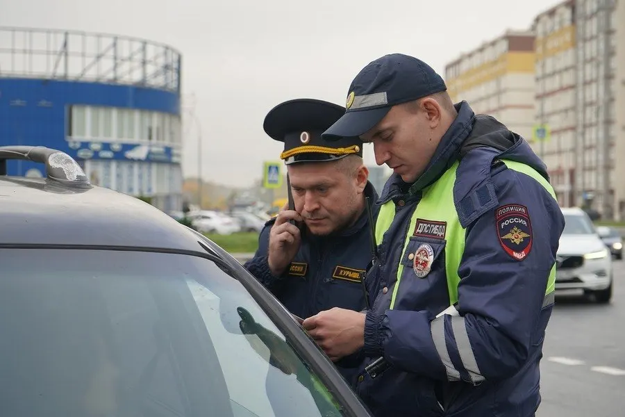 Судебные приставы и сотрудники ГИБДД арестовали пять авто в Калининграде по материалам видеокамер «Безопасного города».