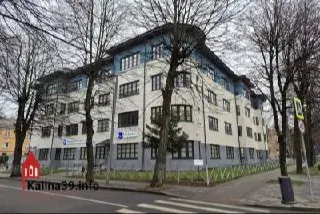 Детям из поликлиники на Огарёва организовали приём в здании взрослой поликлиники на Марины Расковой. Переезд считают временным, а сроки реконструкции — не ранее 2028–2029 годов.