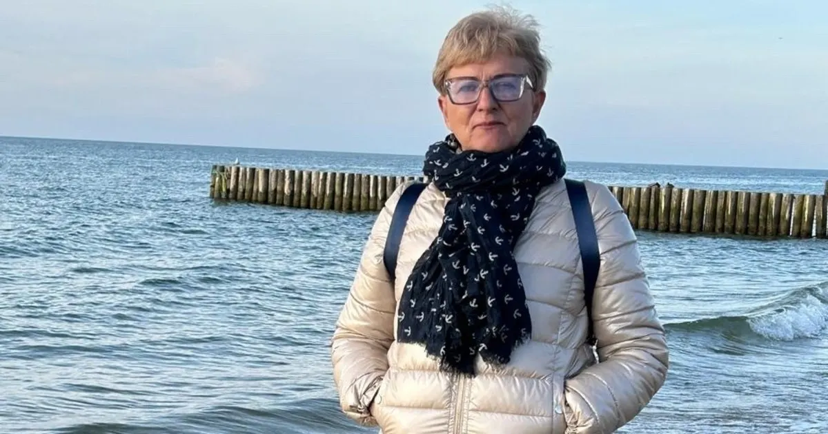 Галина из Санкт‑Петербурга впервые посетила Калининградскую область в апреле 2025 года и теперь приезжает сюда 2–3 раза в год, объясняя свой выбор спокойствием побережья и новые впечатления.