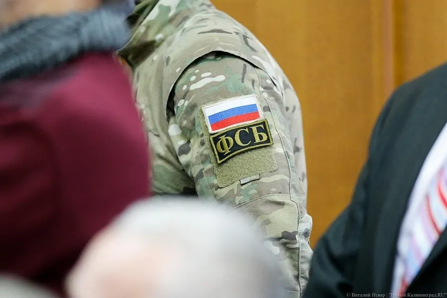 По данным регионального УФСБ женщина 1980 года рождения подозревается в публичных призывах к экстремистской деятельности; ей может грозить до пяти лет лишения свободы.