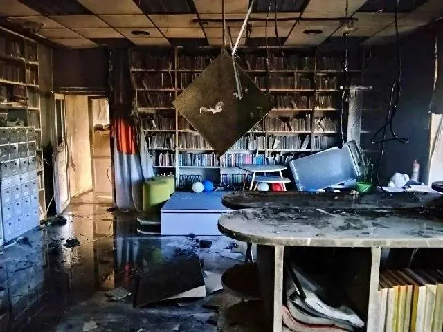 Возгорание зафиксировано на втором этаже; пострадавших нет, причиной возгорания стал аварийный режим электроснабжения.