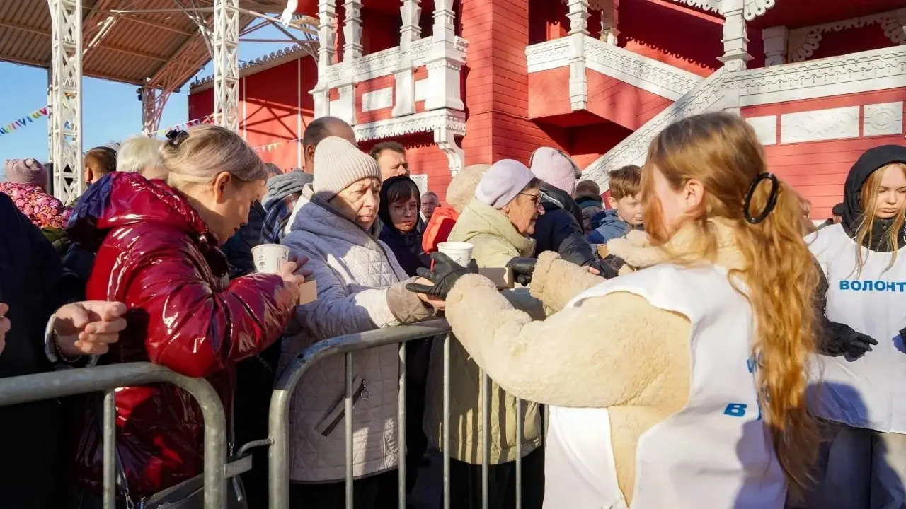 Праздник прошёл на нескольких площадках: в парке «Евковка», парке Ветеранов и во дворе дома вологодского масла, гости дегустировали хлеб с маслом и знакомились с ремеслами.