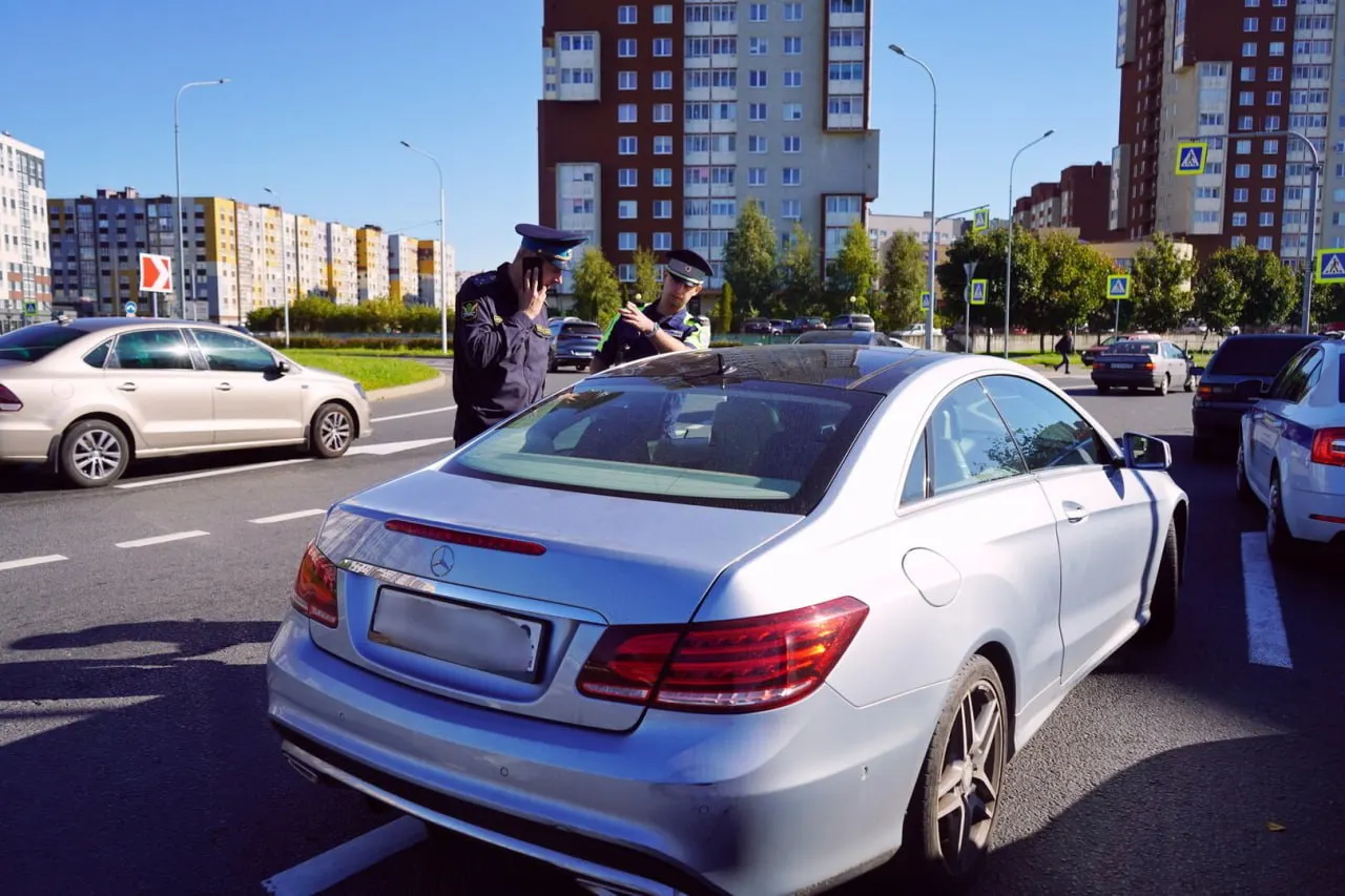 В регионе оперативно остановили около десяти авто; у трёх водителей нашли долги: 354 тыс. руб. по кредиту, 73 тыс. руб. — по налогам и 47 тыс. руб. — по другим задолженностям. Машины арестованы, владельцам грозит уголовная ответственность, у должников есть десять дней на погашение долгов и исполнительского сбора, после чего автомобили могут быть выставлены на торги.