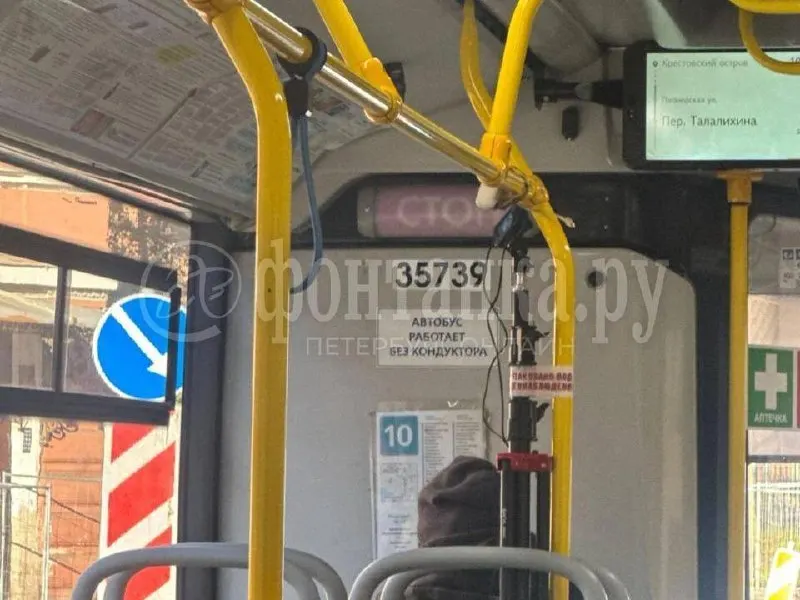Оборудование в автобусе закреплено за Центром транспортного планирования и предназначено для анализа пассажиропотока.