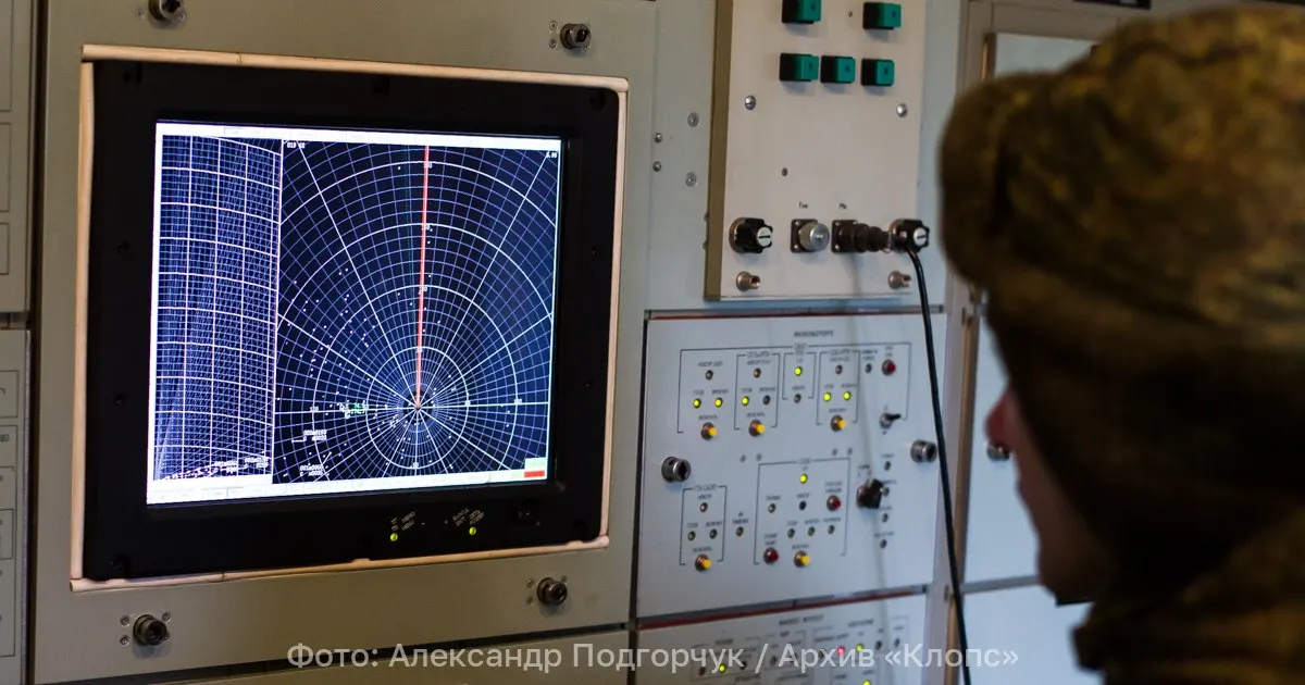 Британский самолёт RC-135W Rivet Joint снова замечен у границ Калининградской области; маршрут пролётов включал Нидерланды, Германию и Польшу с петлями над Балтийским морем.