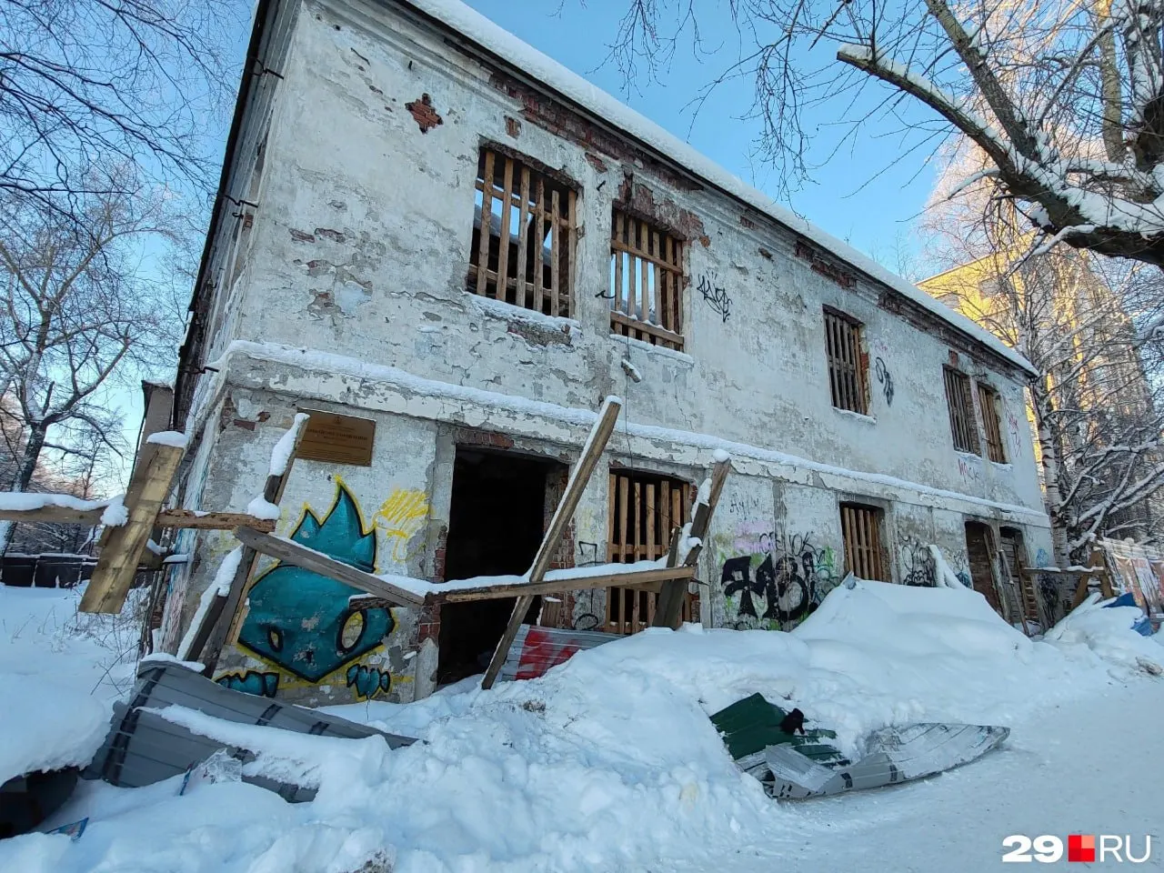 В Архангельске бизнесмен решил вернуть к жизни заброшенные объекты исторической застройки, сохранив их характер.