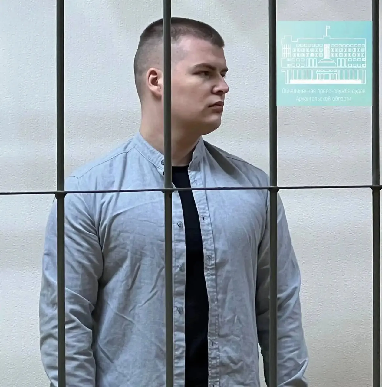 23-летний Иван Хлопин в пьяном виде превысил скорость, выехал на встречную полосу и столкнулся с мотоциклом; погибли мужчина-мотоциклист и его 13-летний пасынок. Суд вынес наказание и лишил водителя прав.