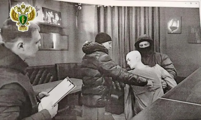 После драки в баре города Няндома один мужчина погиб. Второго участника конфликта осудили на 6,5 года колонии строгого режима; решение оставлено без изменений Архангельским областным судом.