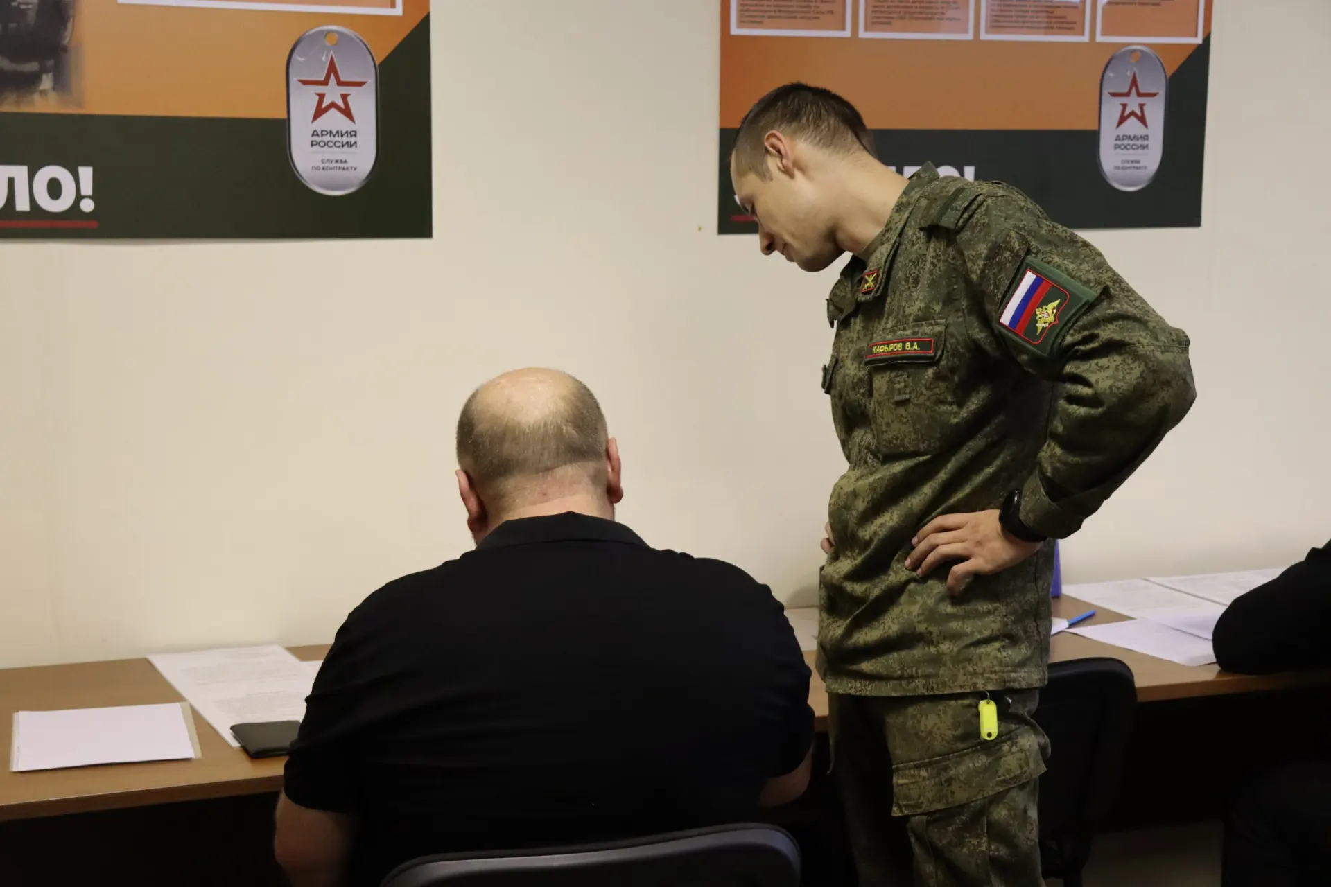 В регионе и соседних регионах сокращают региональные выплаты для новых контрактников и выплаты родственникам погибших, обсуждают экономические и политические последствия и возможную мобилизацию.