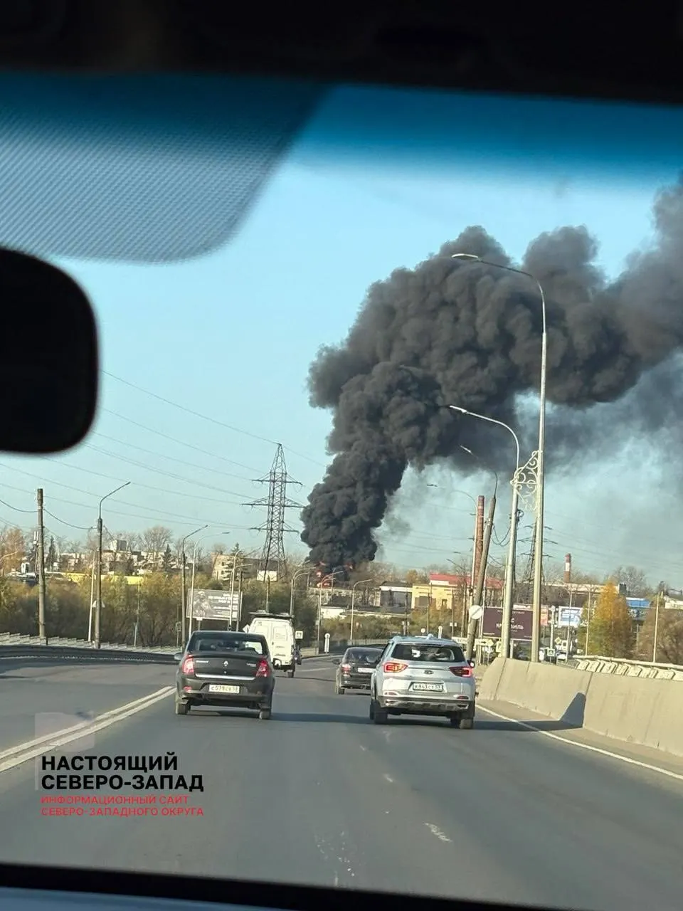 Густой дым над районом завода на Большой Санкт-Петербургской улице. По версии МЧС — горел мусор на площади около 200 м². Возможна версия взрыва газового баллона; официальная причина устанавливается. В регионе зафиксирована беспилотная угроза: сбит один БПЛА.