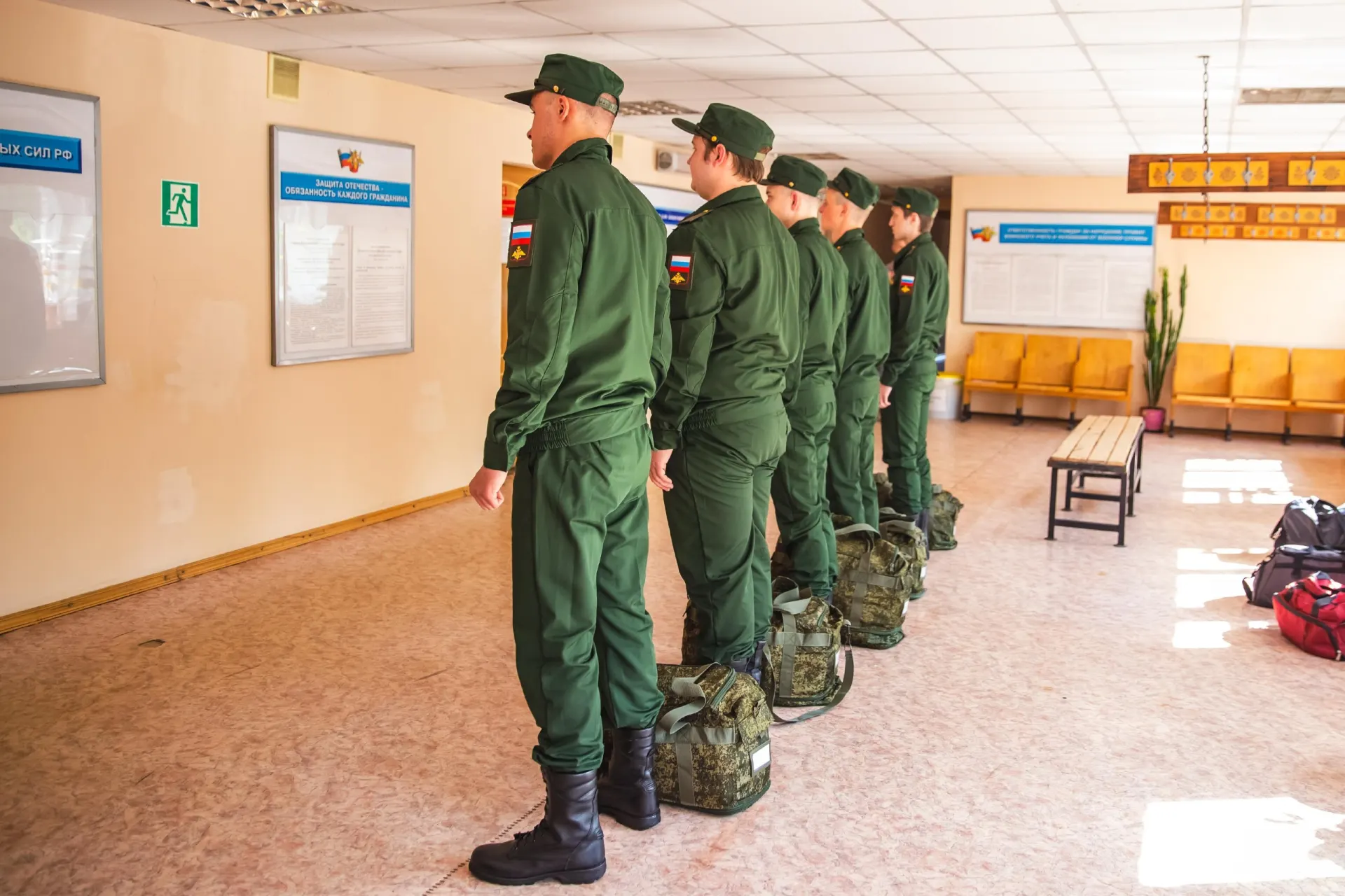 Разбираемся, кого освобождают от военной службы.