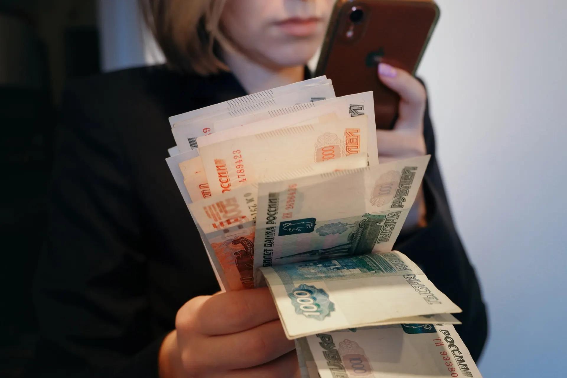 Разбираемся, почему двузначная ставка не объясняет замедление российской экономики и какие факторы действительно влияют на рост.