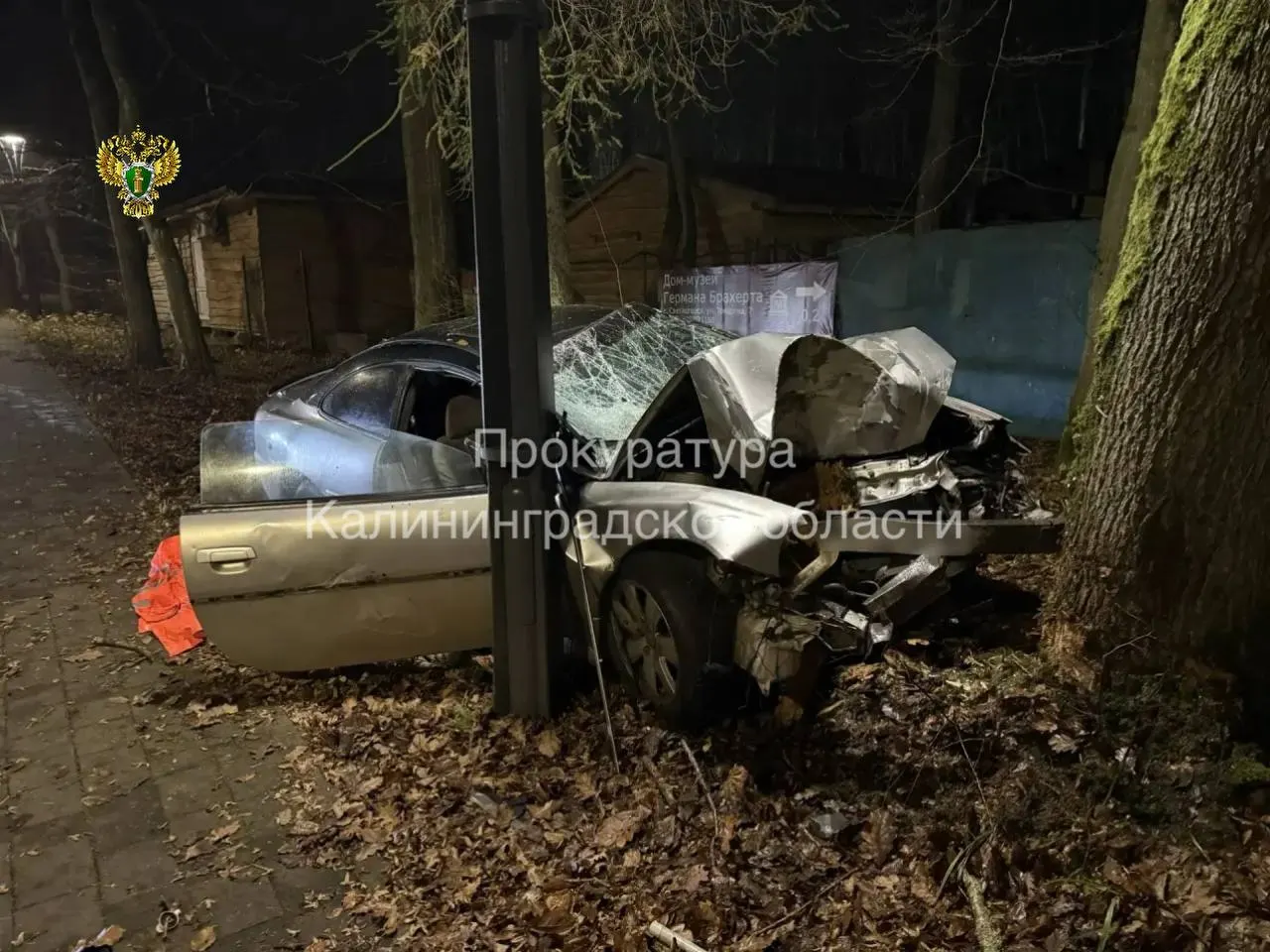 По данным прокуратуры, водитель из Калининградской области управлял Dodge в состоянии опьянения и без водительских прав; авария в Светлогорске унесла жизнь 37-летней женщины; дело направлено в суд.