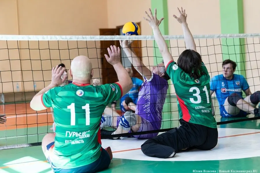 Гурьевские «Витязи» одержали победу в чемпионате Калининградской области в дисциплине волейбол сидя. В финале основная команда обыграла дублёров в тай-брейке.