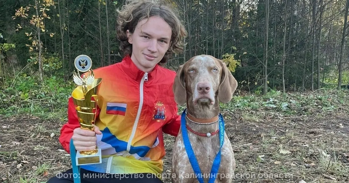 20-летний спортсмен и его пес преодолели дистанцию 4,1 км за 11 минут 28 секунд, выполнив норматив мастера спорта; ближайший соперник финишировал на 33 секунды позже.