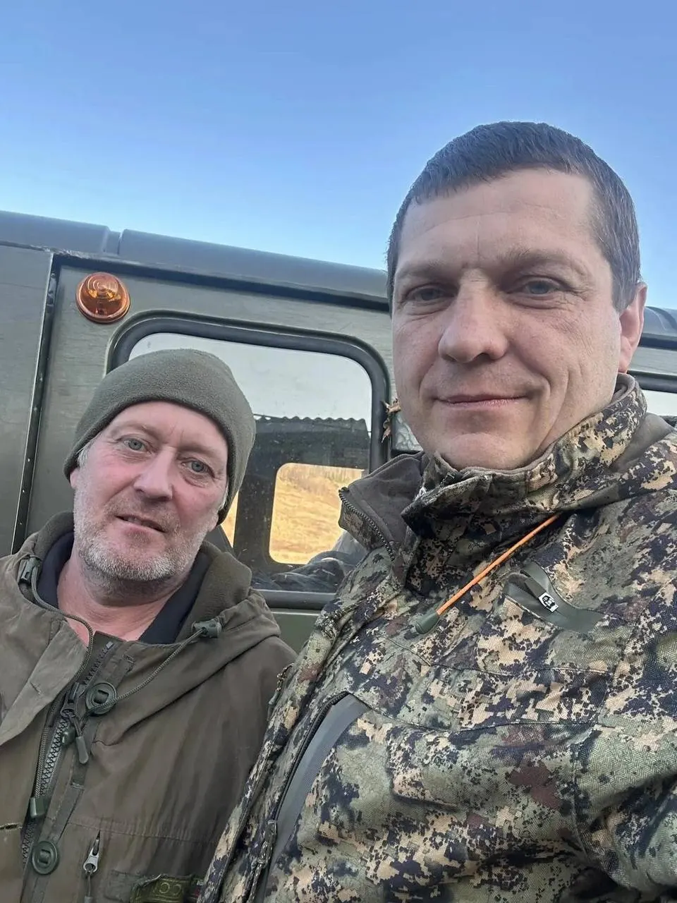 Охотник возвращается домой, напарник останется до 3 ноября и продолжит наблюдение за медведем, который, возможно, уйдет в спячку.