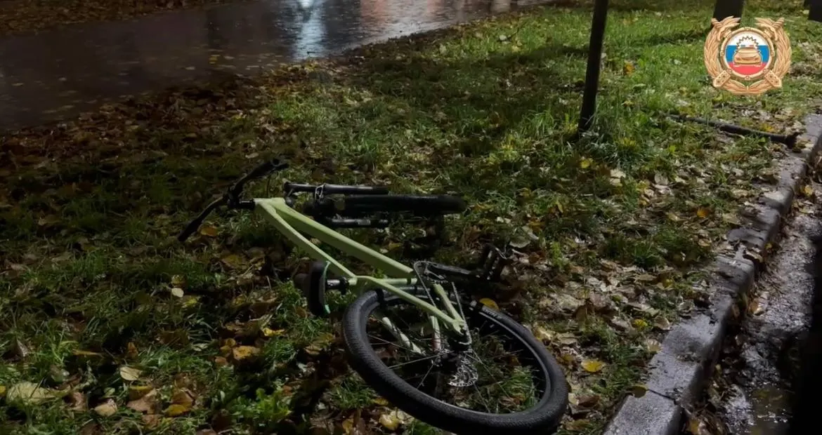 ДТП произошло 14 октября на улице Свободы, напротив дома 87а. По предварительным данным, водитель автобуса наехал на подростка, который переезжал проезжую часть на велосипеде на зебре на красный сигнал. Мальчика доставили в больницу. Обстоятельства выясняются.