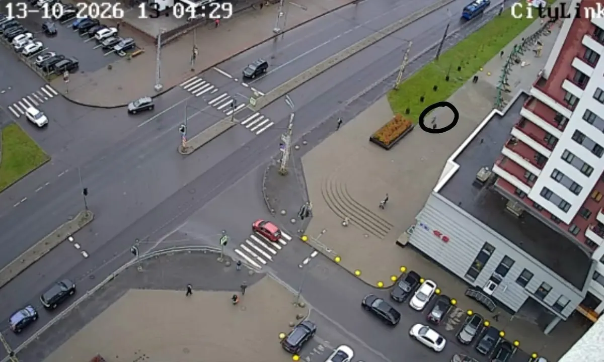 В Петрозаводске зафиксирован тревожный эпизод: женщина угрожала прохожим и громко кричала на них на улице, повторив угрозы на следующий день.