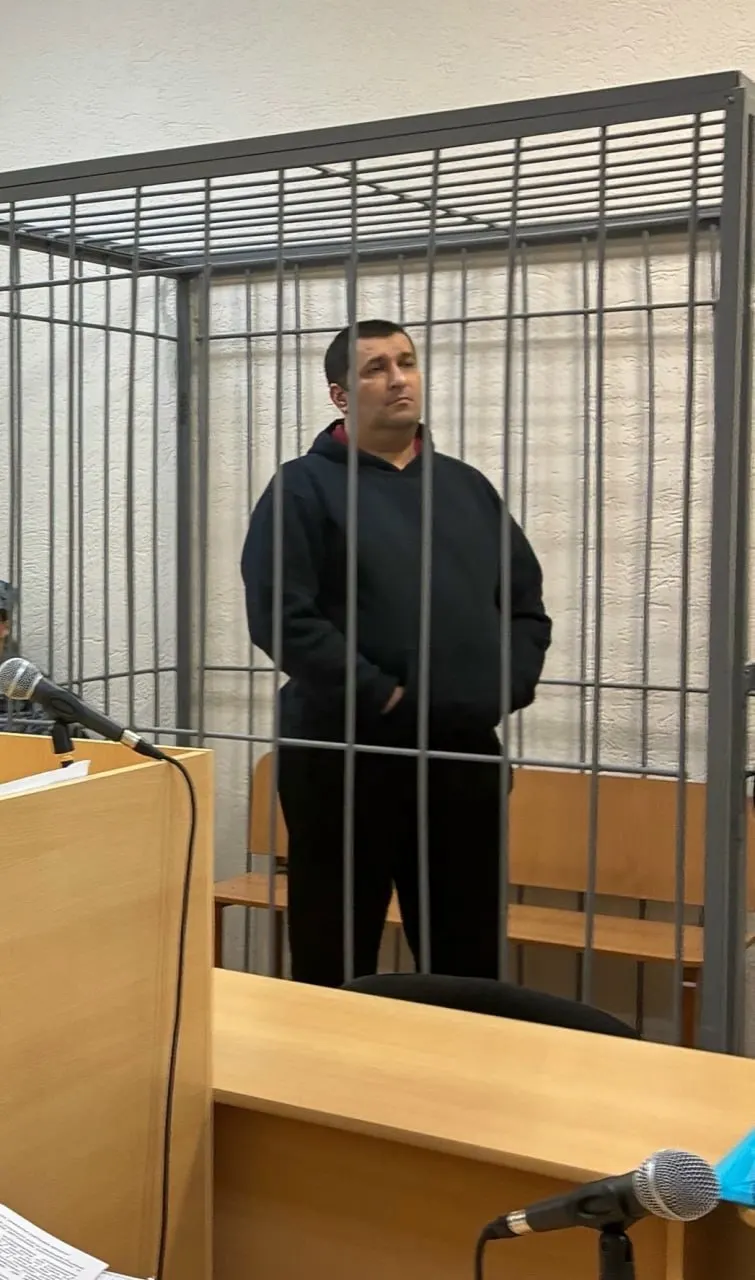 Бывший начальник отдела по борьбе с киберпреступлениями в Пскове признан виновным в вымогательстве взятки и осуждён к 7 годам 11 месяцам колонии строгого режима, штрафу и восьмилетному запрету на госработу.