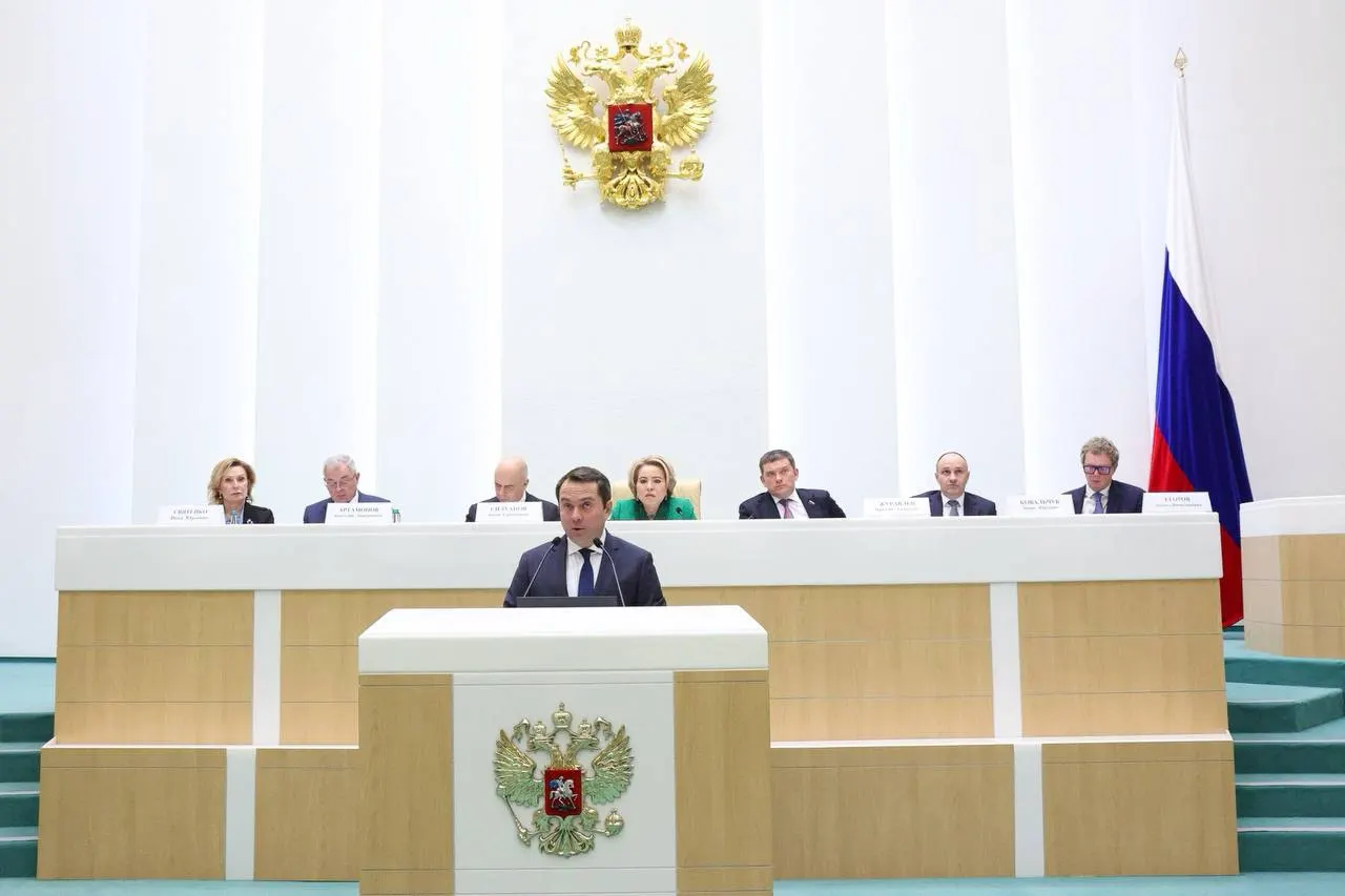 На слушаниях по проекту бюджета обсуждены меры поддержки регионов, включая переход на долгосрочные бюджетные кредиты и дополнительную финансовую помощь Мурманской области.