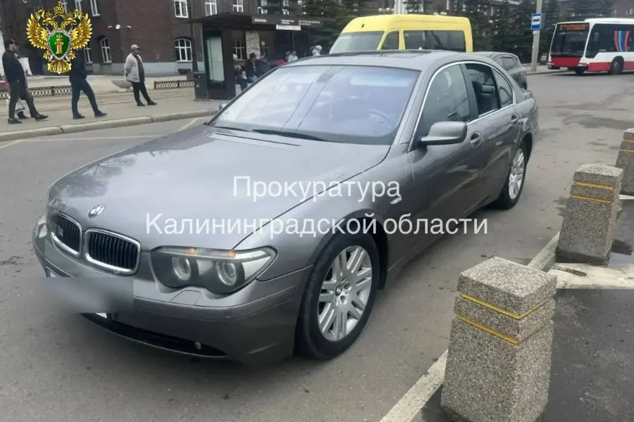 65-летний гражданин Литвы осужден на три года за попытку ввезти в Россию 0,47 грамма каннабиса; автомобиль конфискован.