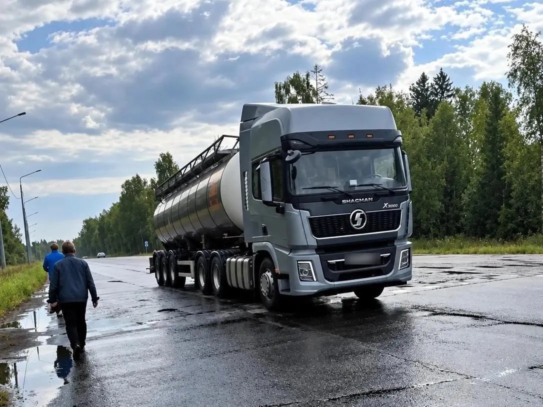 Местные жители требуют создания пешеходной зоны в районе деревень Кузилово и Шеломки, коттеджного поселка «Правый берег» и соседних СНТ, а также обращаются за поддержкой к Народному фронту.