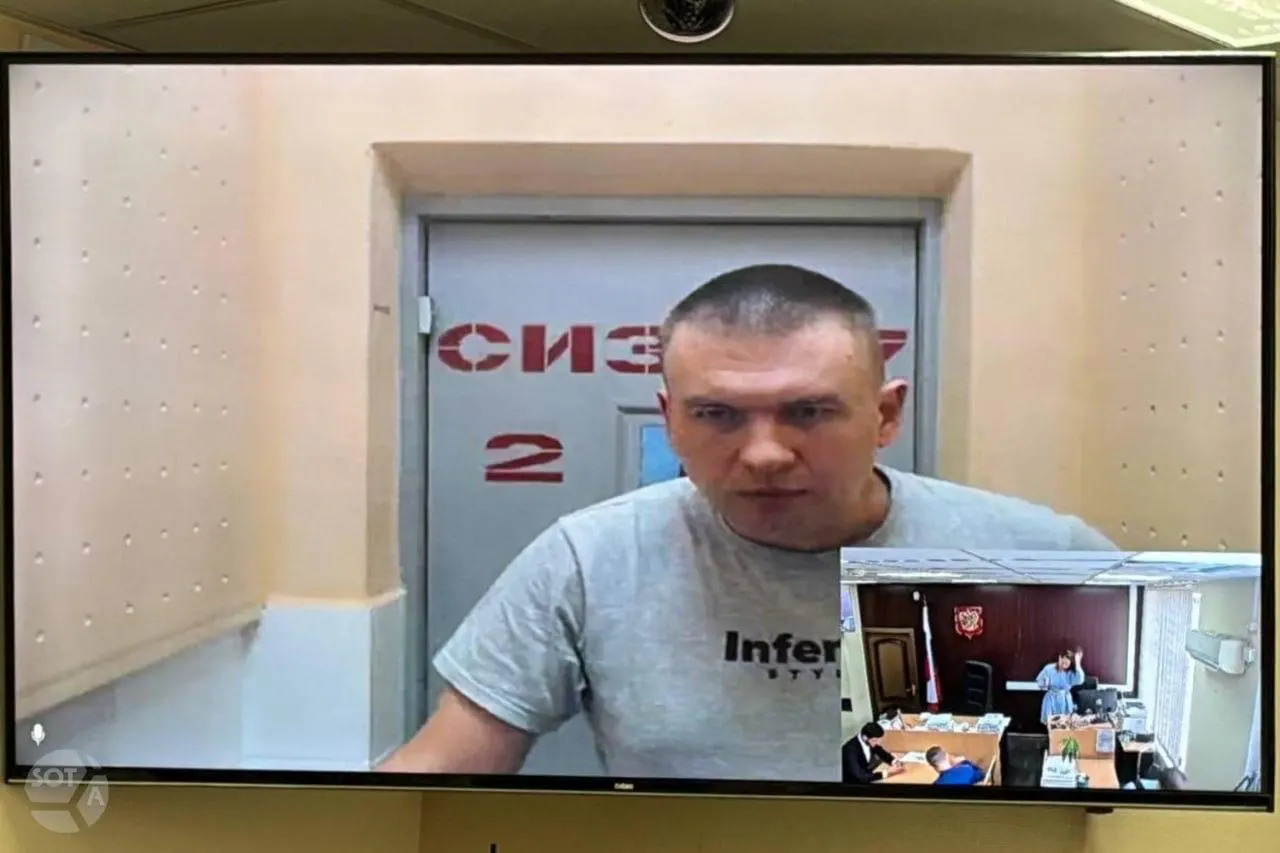 Судебное разбирательство над блогером Ильей Ремесло снова отложено; он пока не доставлен в суд из Москвы.