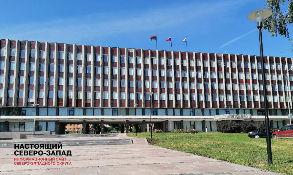 В Петрозаводске предложили закрепить независимость зарплат чиновников от результатов их работы: повысить базовые оклады и снизить стимулирующие надбавки. Рассмотрение проекта запланировано на 6 ноября.