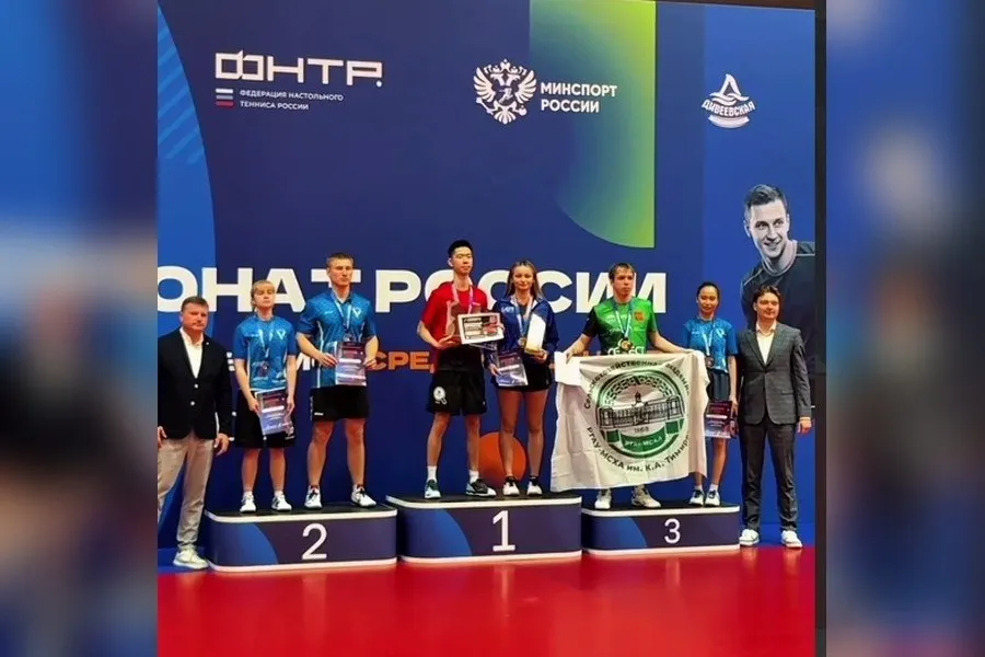 Кристина Карась из Калининграда выиграла смешанный парный разряд на первом официальном личном чемпионате России среди студентов. Турнир завершился 24 октября в Кстове и собрал 138 спортсменов из 40 вузов.