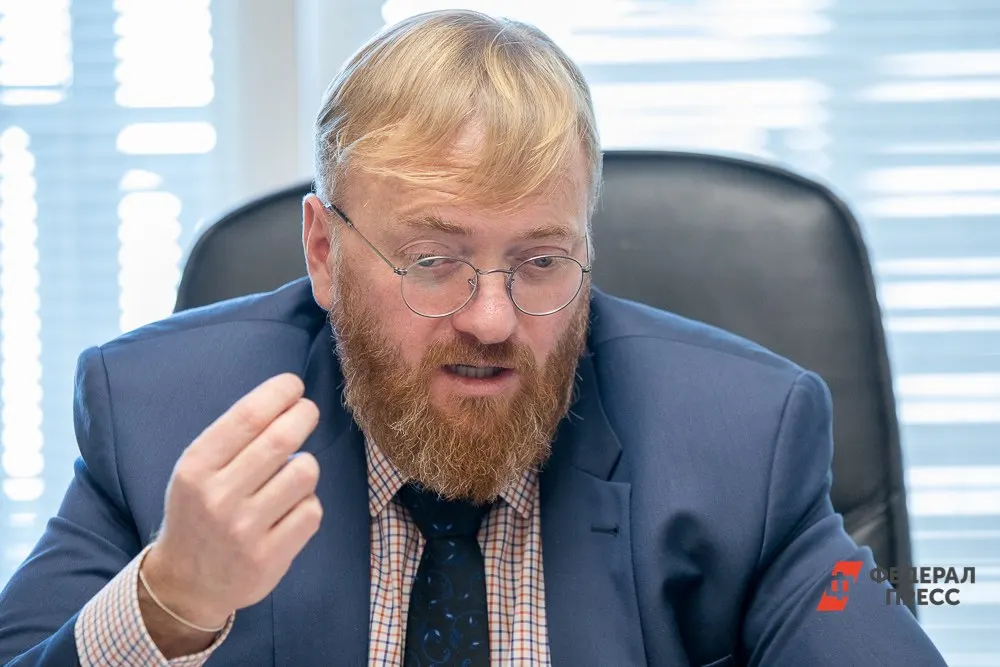 Депутат выступил против идеи вернуть городу исторические названия, подчеркнув волю жителей на референдуме и важность сохранения исторического наследия.