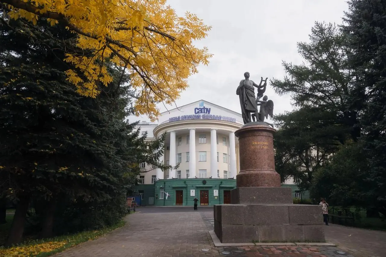 Архангельский памятник Михаила Ломоносова подлежит научным исследованиям и реставрации; суд поддержал требования охраны наследия.
