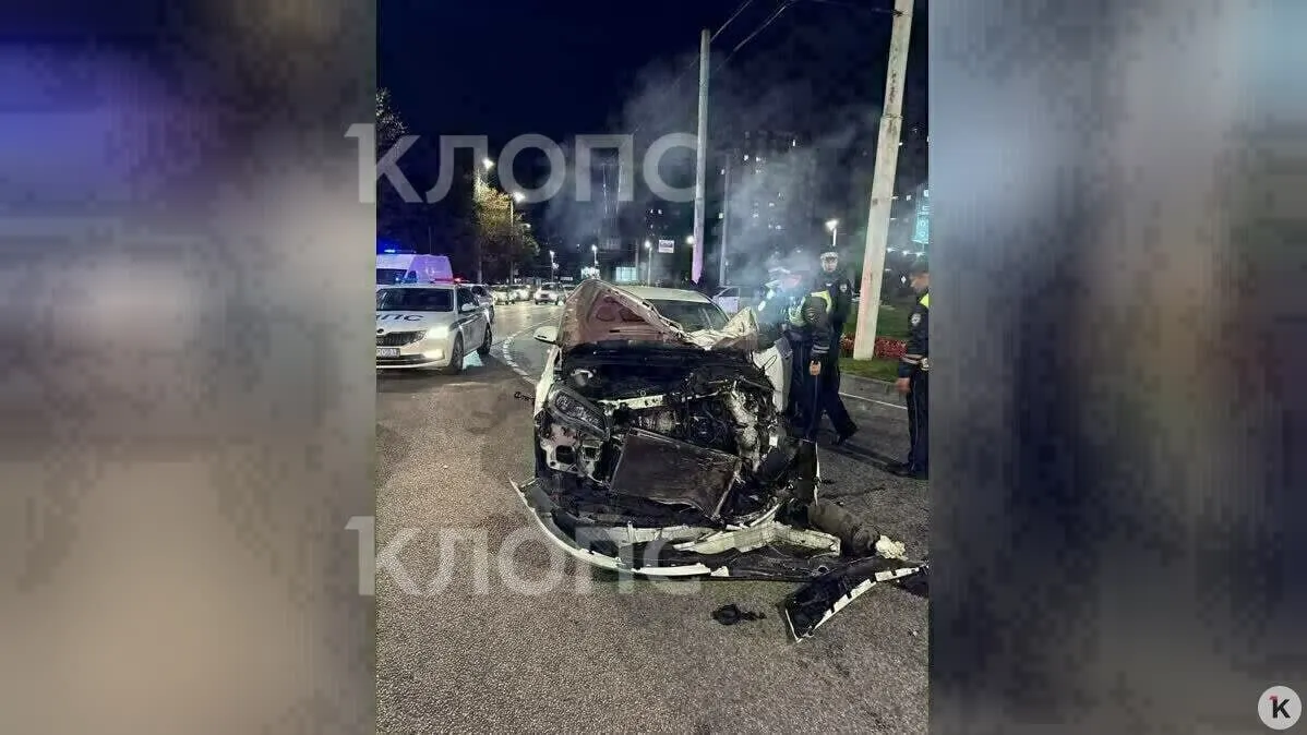 Два автомобиля столкнулись на кольцевой развязке. Водитель одного из них был в состоянии опьянения; помощь оказана на месте, госпитализация не потребовалась.