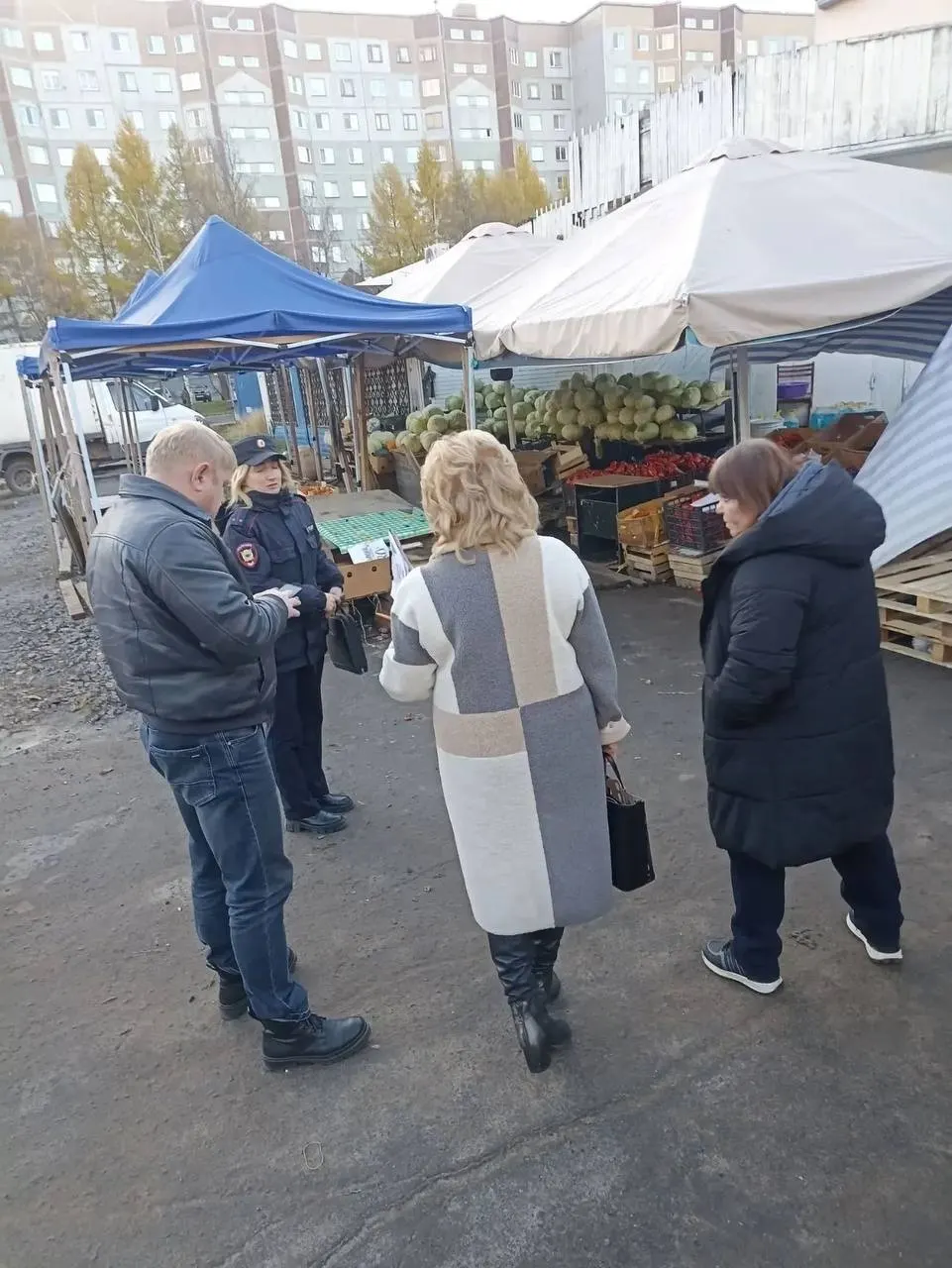 Лотки годами занимали территорию без разрешения. Только за 2026 год управление торговли выписало 10 протоколов и штрафы составили около 80 тысяч рублей.