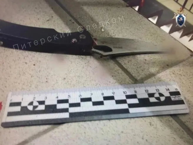Мужчина ранил двух женщин на проспекте Науки и покончил самоубийством; пострадавшие госпитализированы.