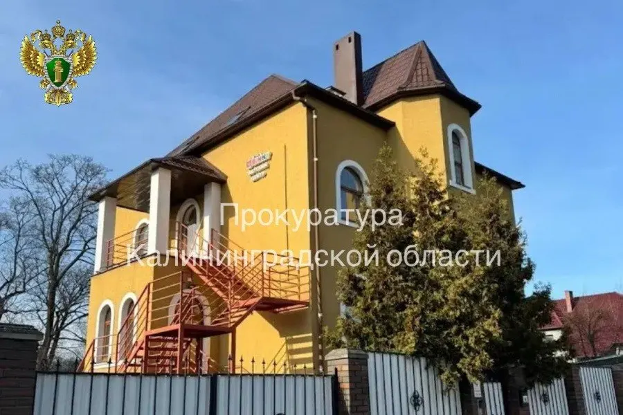 Следственные органы возбудили уголовное дело после падения ребёнка на игровой площадке детского эко‑центра, что повлекло тяжёлые травмы.